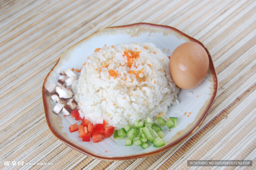 日式鸡蛋盖饭精致美味