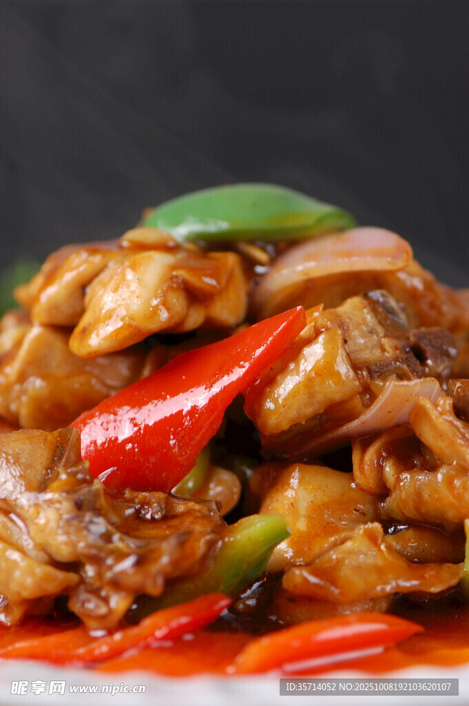香辣美味爆炒鸡肉块