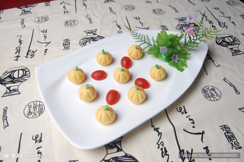 精致摆盘的美味小食