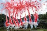 乌江寨空中绽放绚丽彩色烟雾