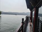 湖畔楼阁赏景