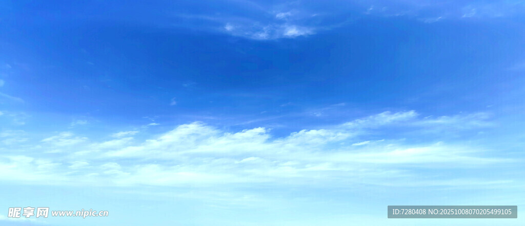 蔚蓝天空轻柔白云