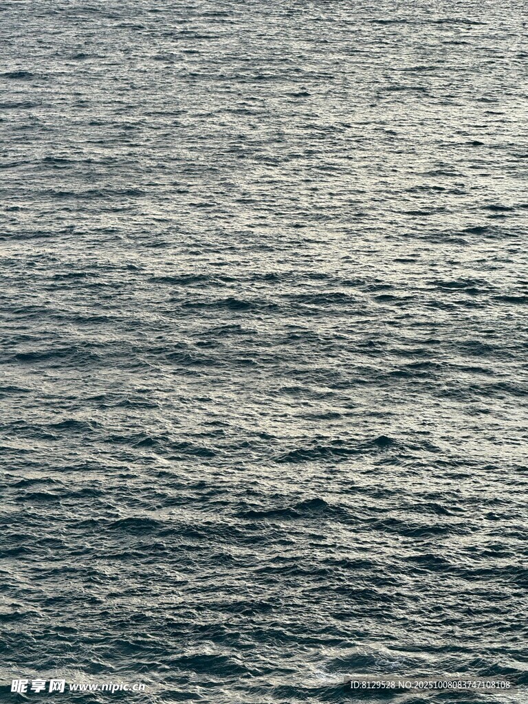 波光粼粼的海面
