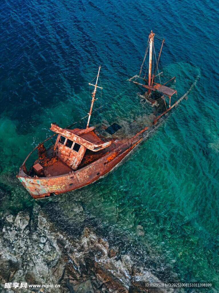 海上沉船碧海间的沧桑遗迹