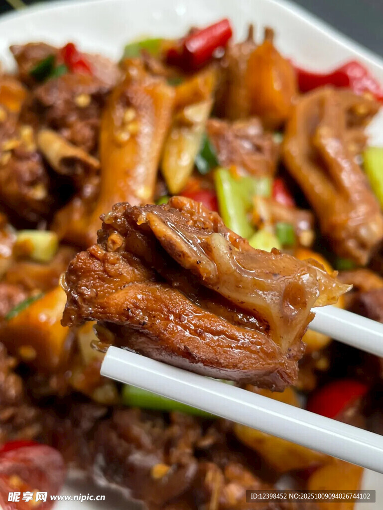 香辣美味卤鸭翅