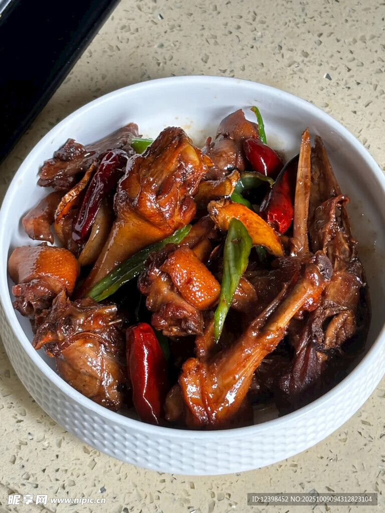 美味红烧鸡翅煲