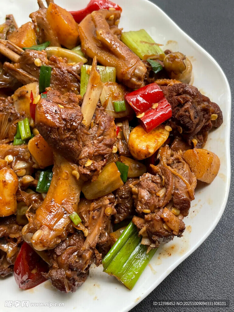 美味香辣炒鸡块