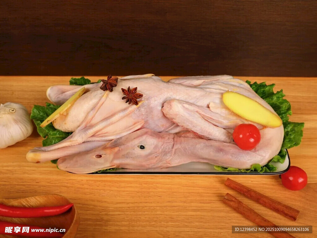 新鲜鸭肉及香料食材展示