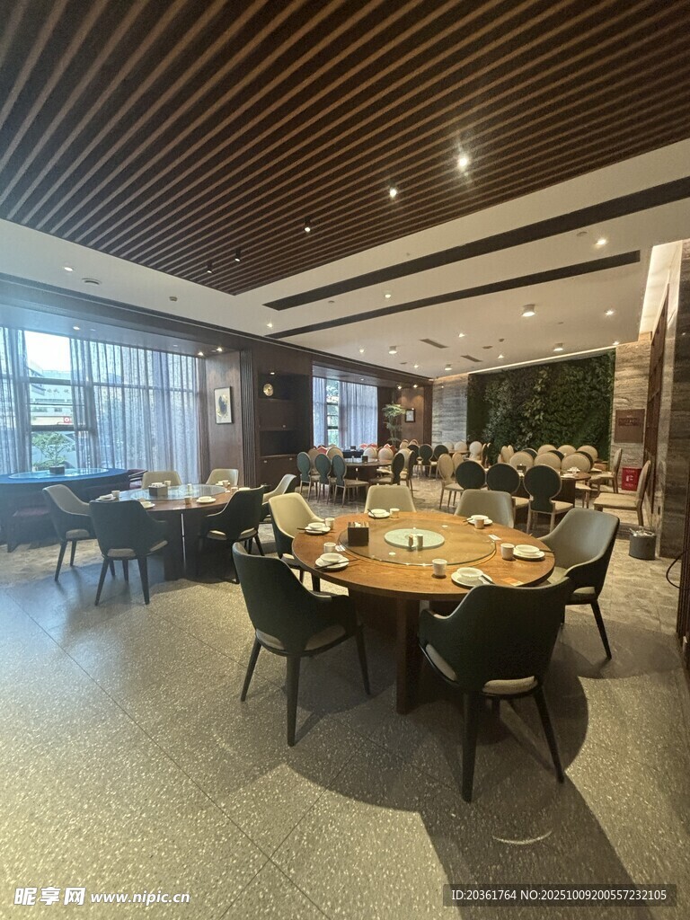 现代中式餐厅室内场景