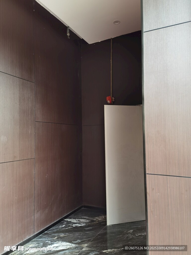 现代简约风格室内走廊一角