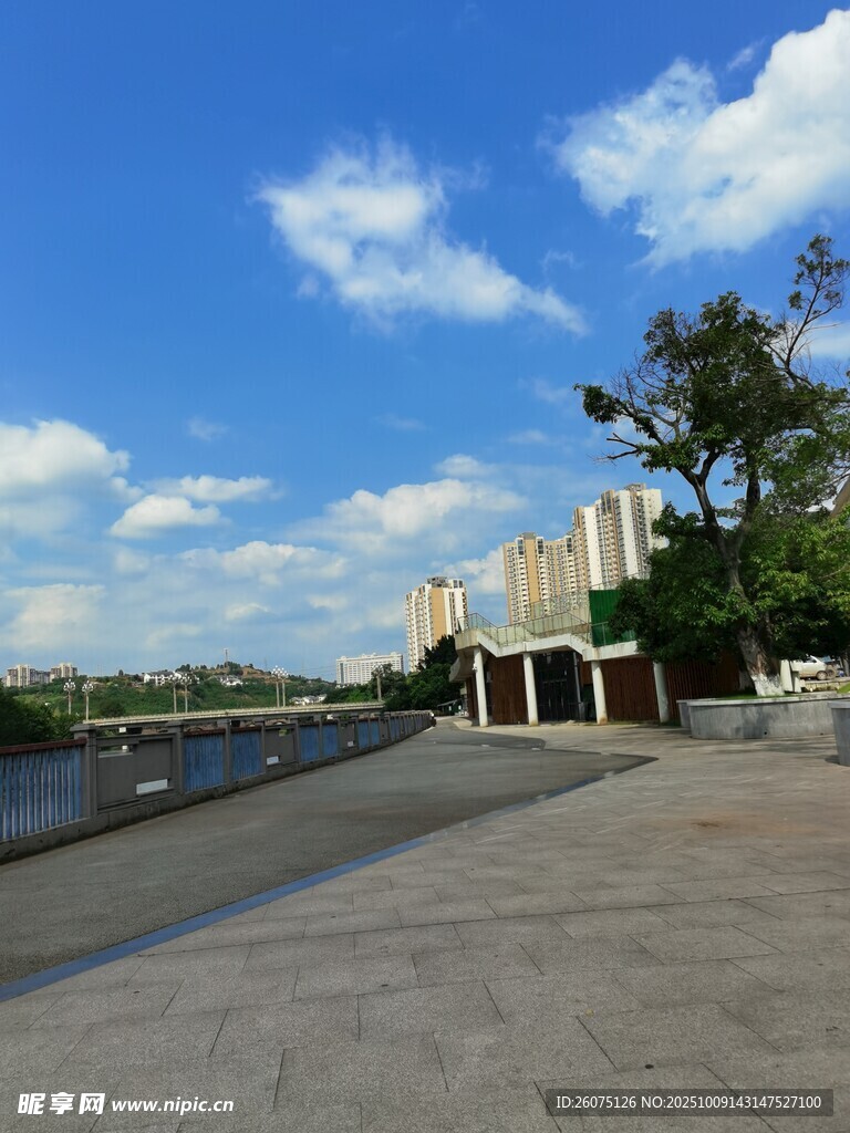 河畔步道风光