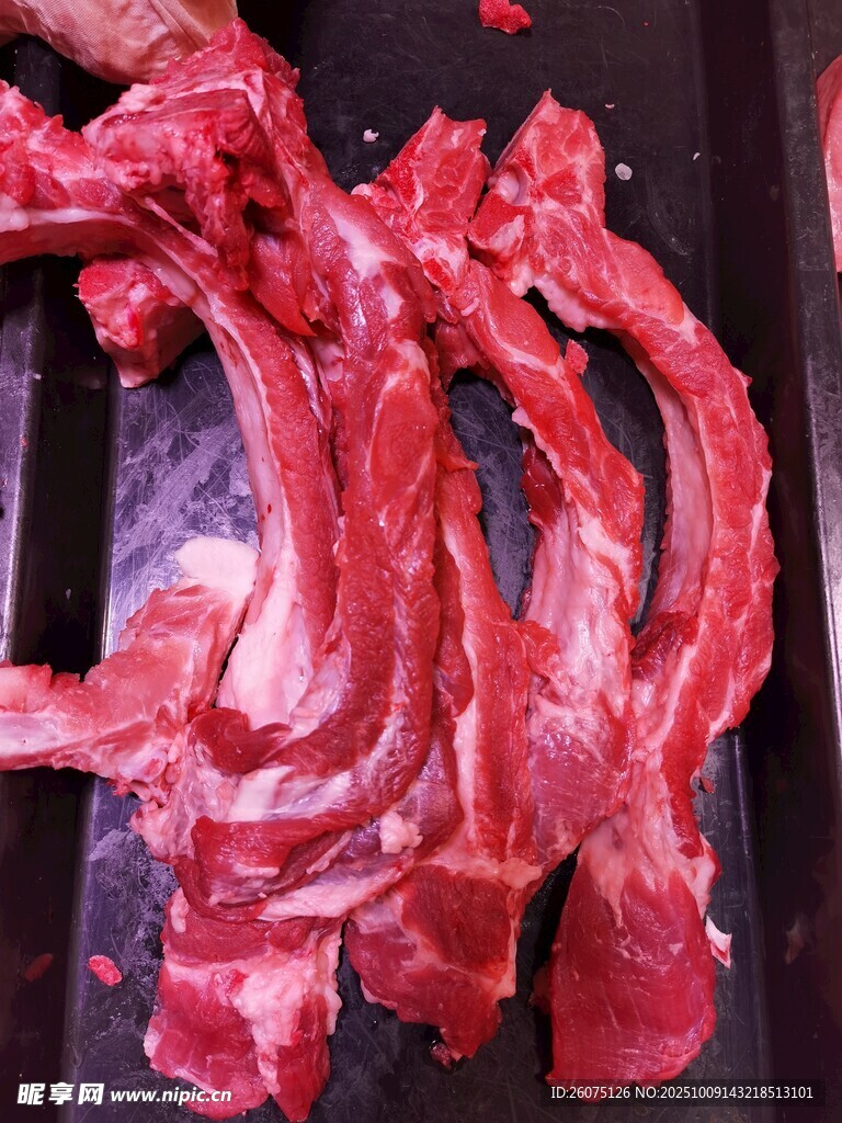 新鲜生牛肉排骨展示