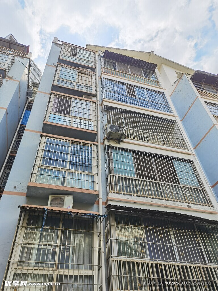 老旧居民楼外观景象
