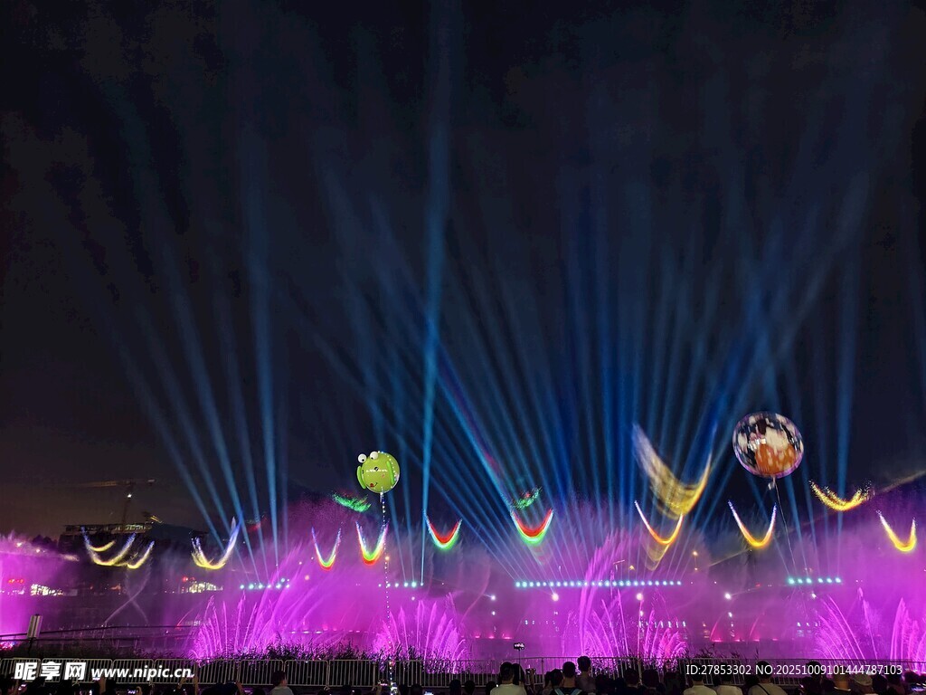 梦幻水幕灯光秀表演