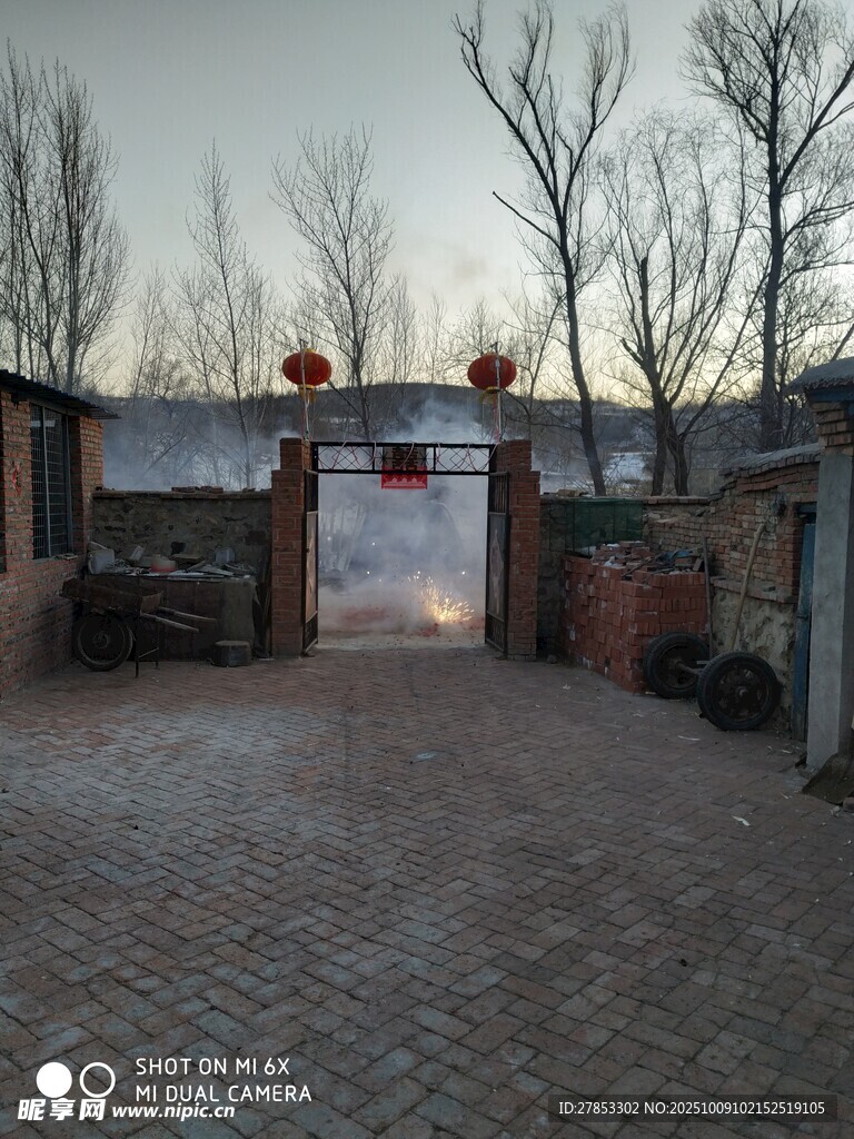 冬日乡村小院景象