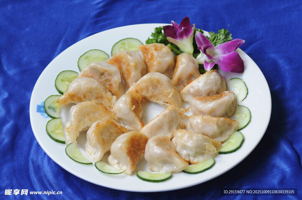 美味煎饺摆盘精致
