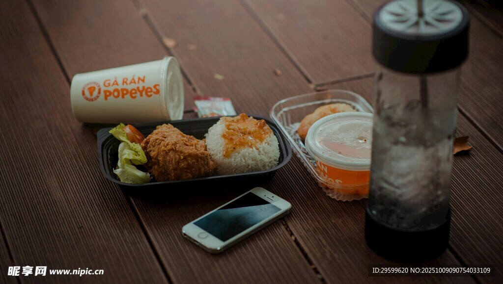 户外休闲美食与随身物品