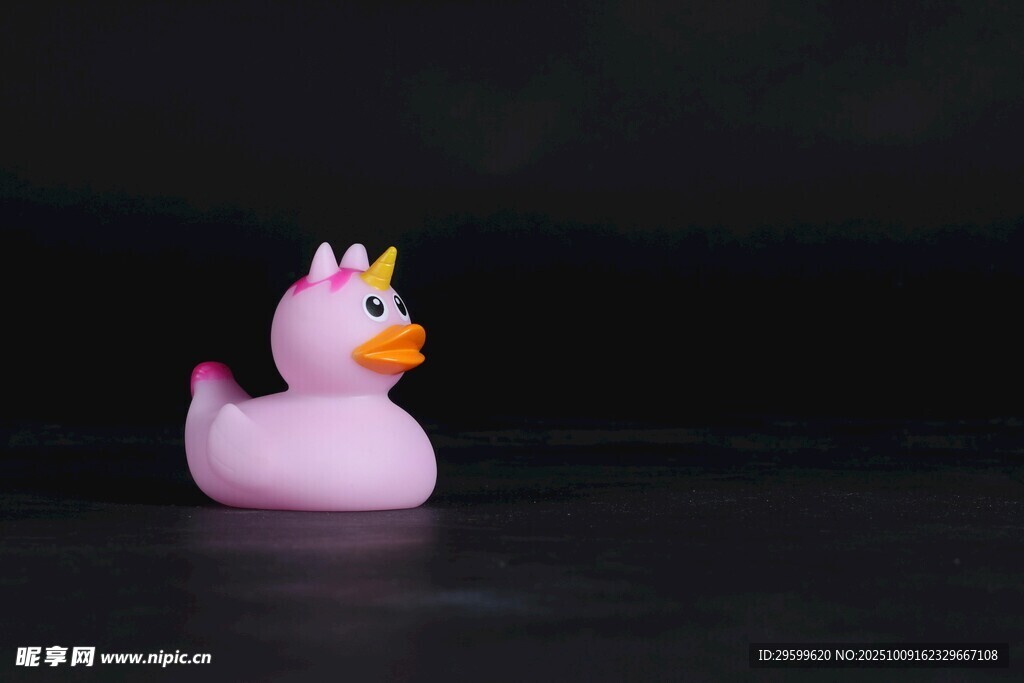 粉色皇冠小鸭子玩具