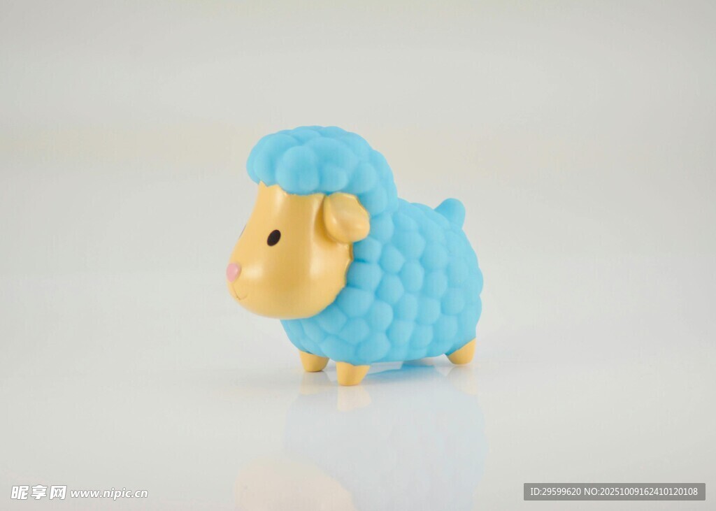 蓝色小羊玩偶