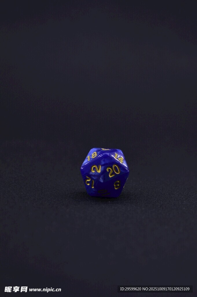 蓝色装饰小球