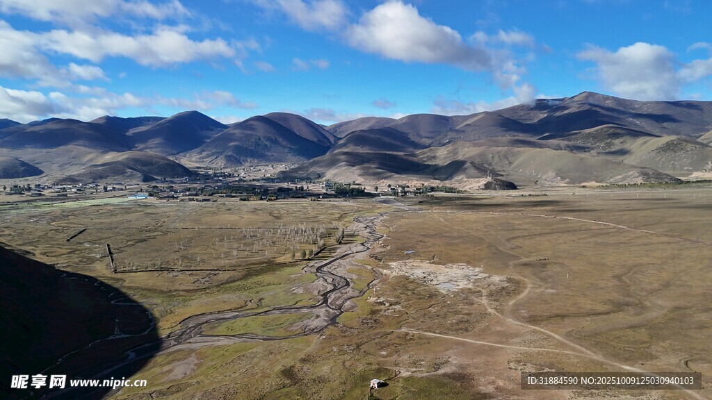 广袤山地风光