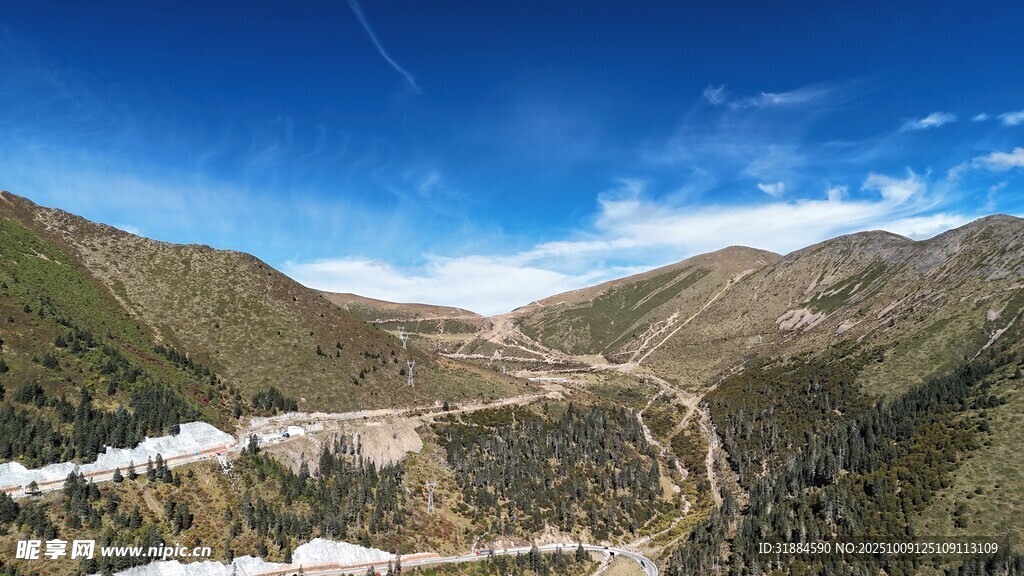 山间开阔美景
