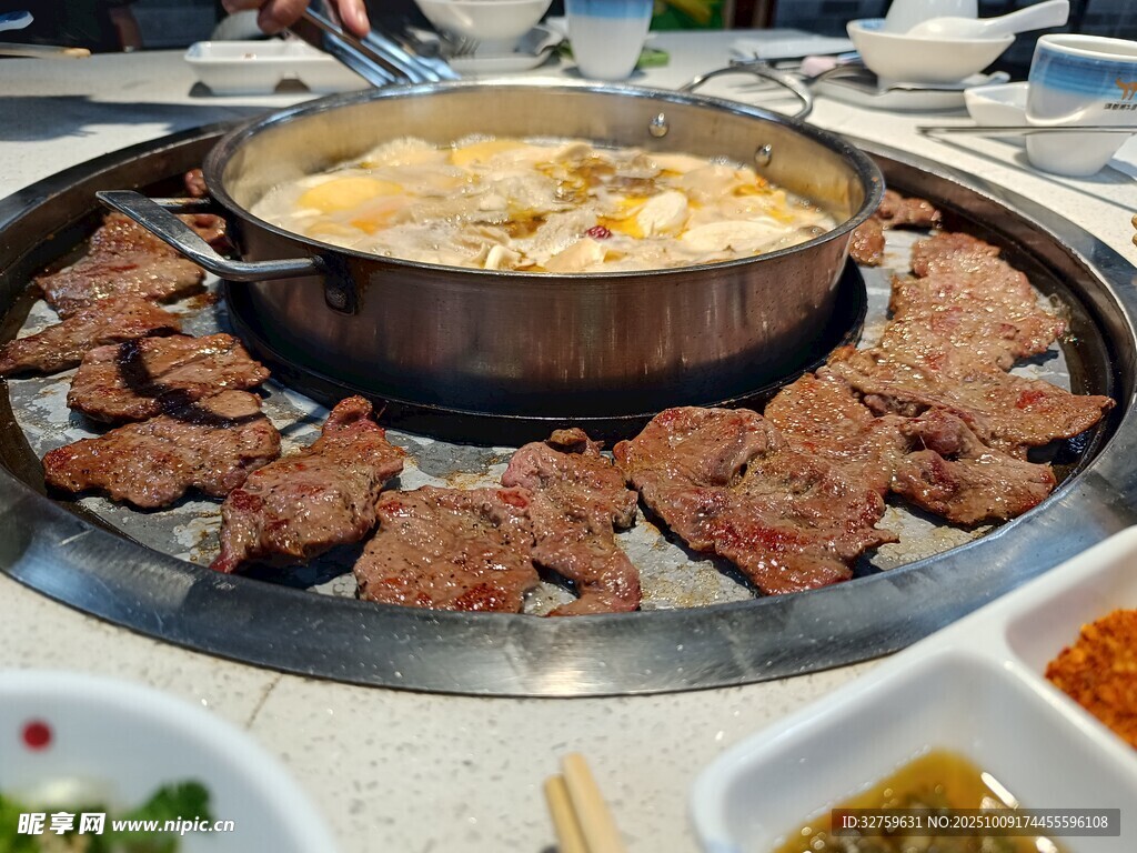 韩式烤肉火锅一体美食