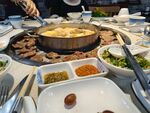 丰盛火锅聚餐场景