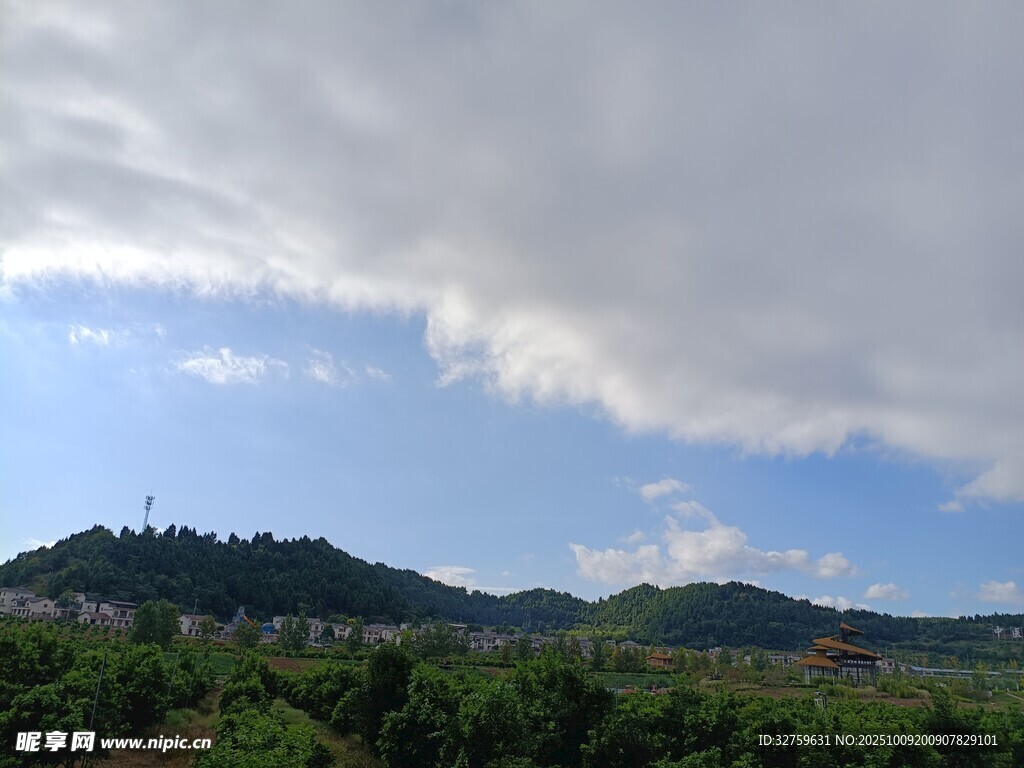 山间云景
