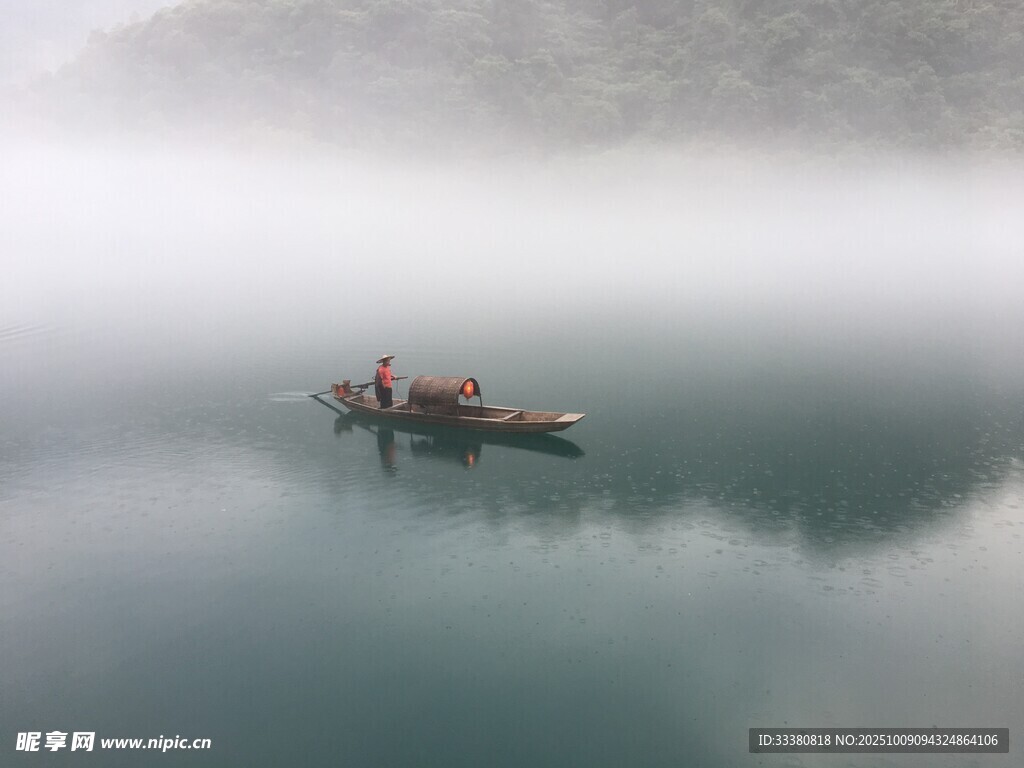 宁静湖面
