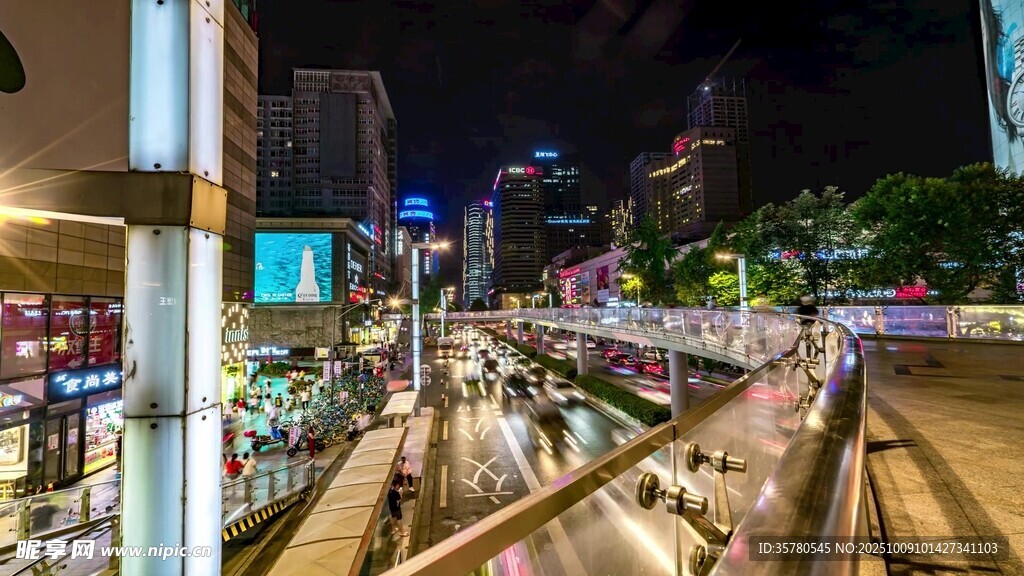 城市夜间街道绚丽景象