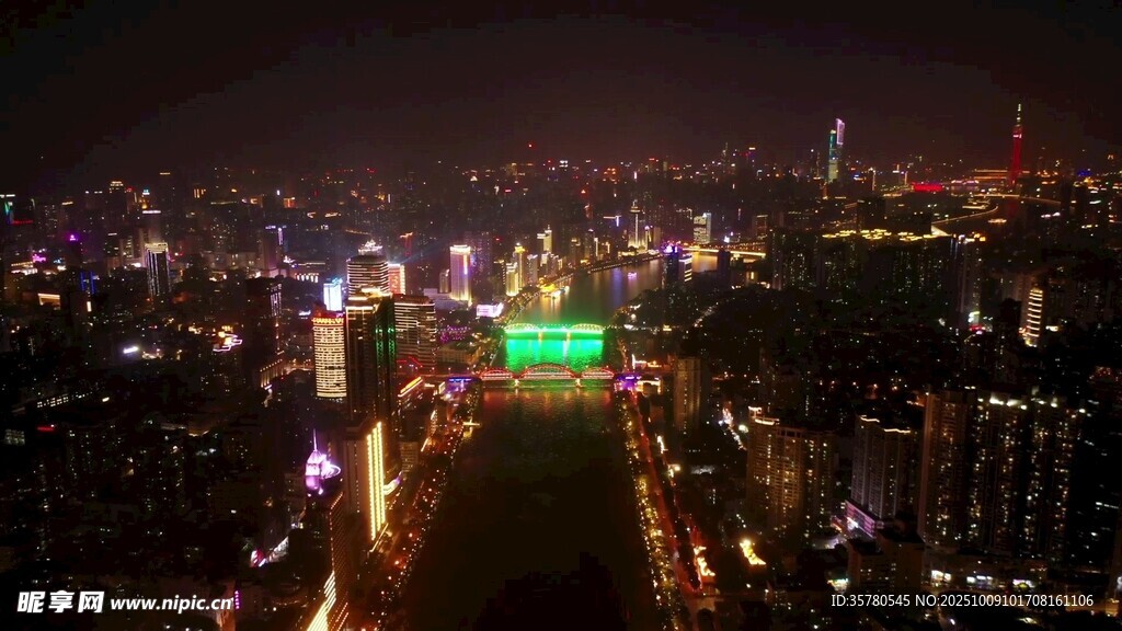 城市璀璨夜景俯瞰图