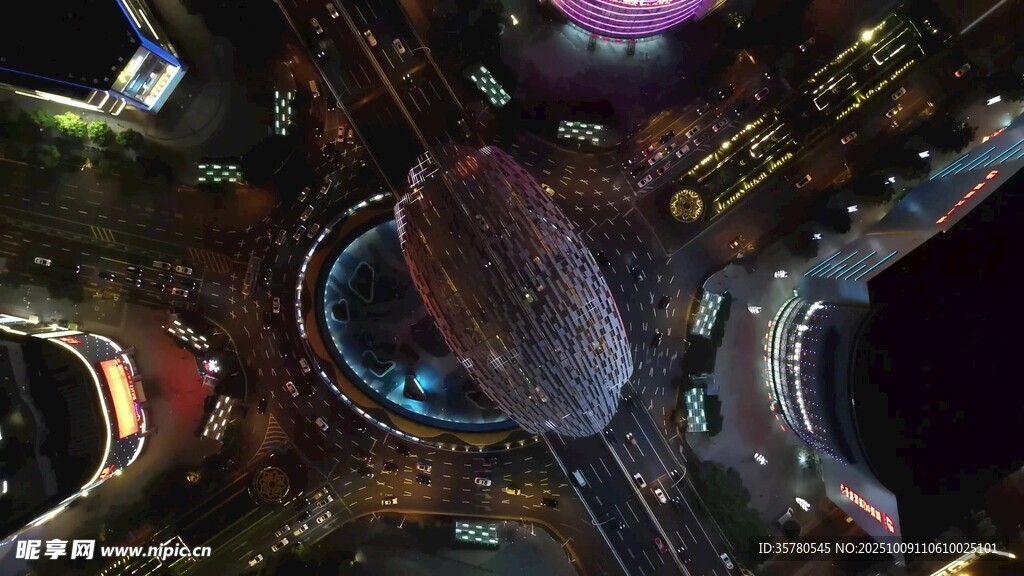 未来科幻城市夜景俯瞰