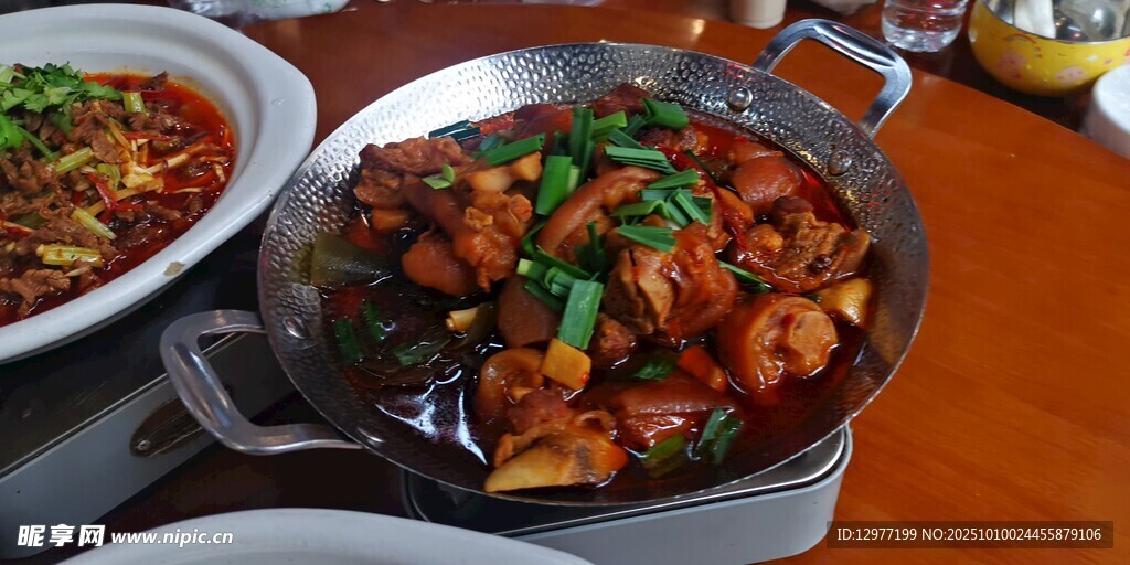 美味干锅菜肴诱人呈现