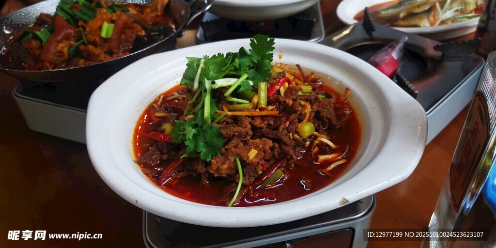 美味香辣牛杂锅