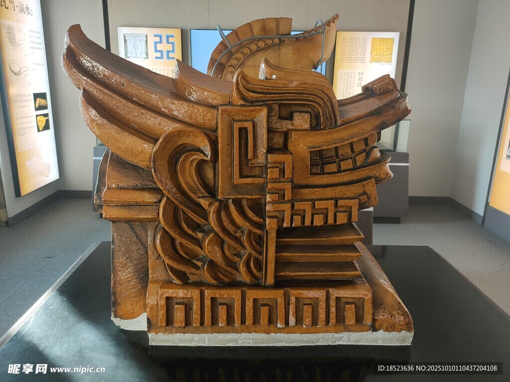 伪满皇宫中式木雕建筑构件展示