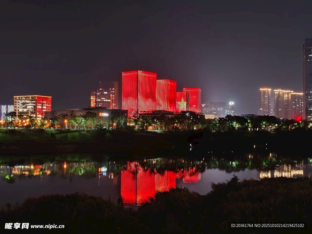 城市夜景璀璨灯光倒影