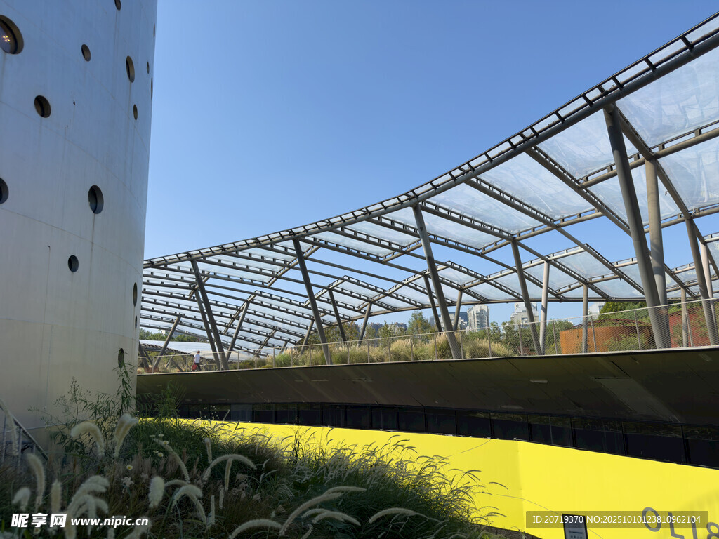 现代风格钢结构建筑景观