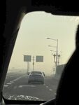 车内视角看前方道路行驶