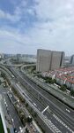 城市高架桥与周边建筑景观