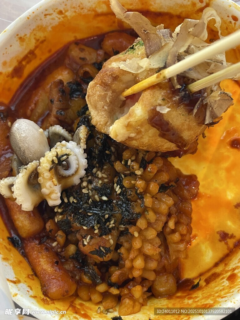 美味海鲜麻辣烫诱人呈现