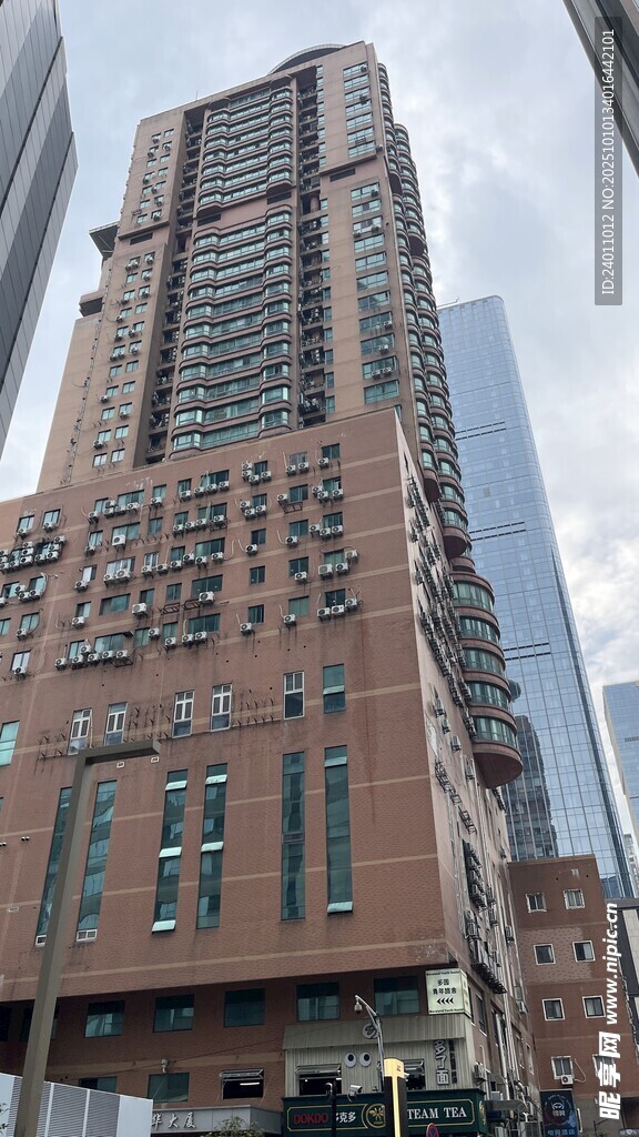 现代高层砖砌建筑外观