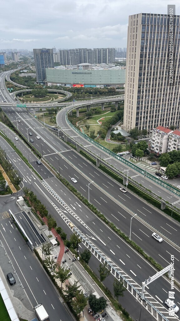 城市高架桥俯瞰景象