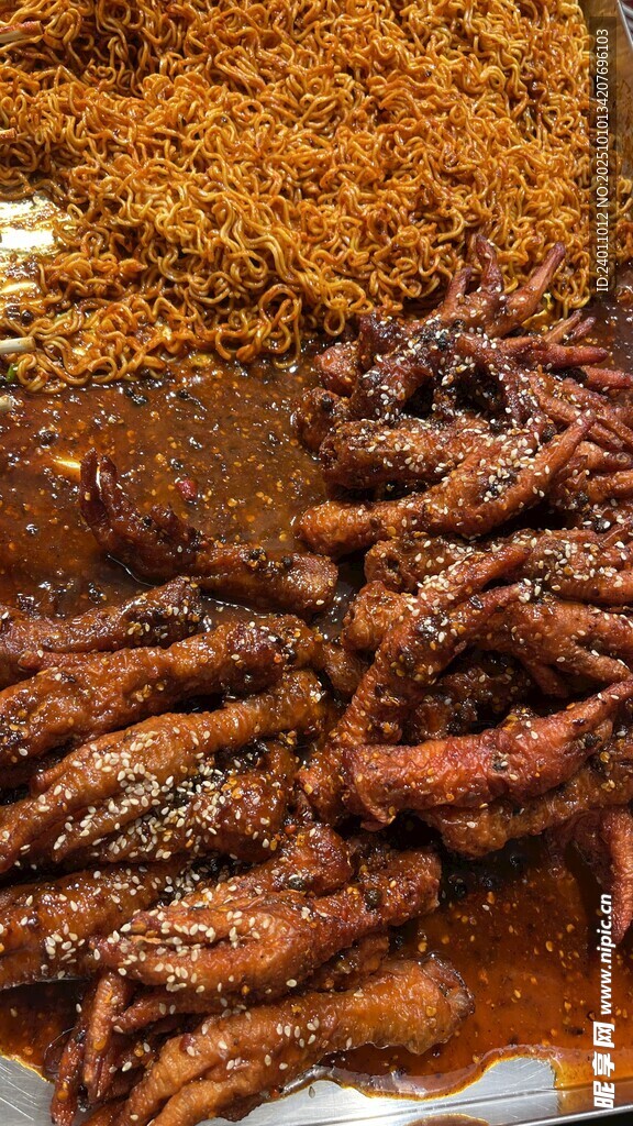 火鸡面 鸡爪色泽诱人
