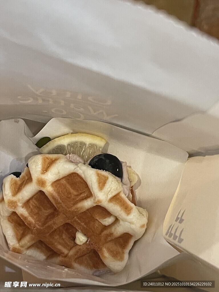 美味华夫饼搭配多样配料