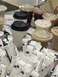 多样咖啡饮品与包装展示