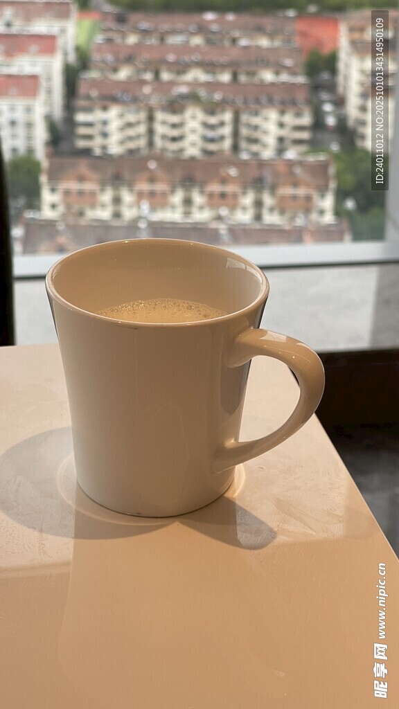 窗边咖啡杯