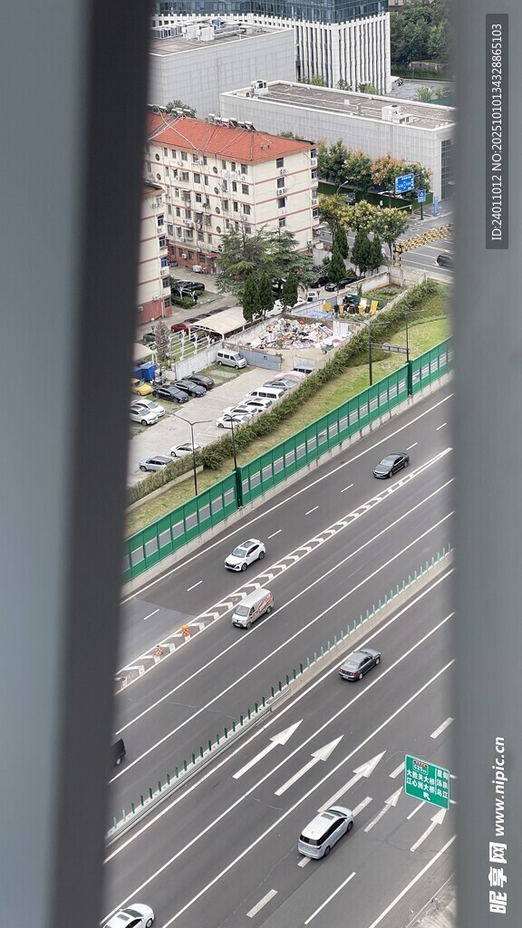 俯瞰城市道路景观