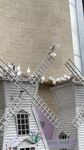 精致白色风车小屋模型