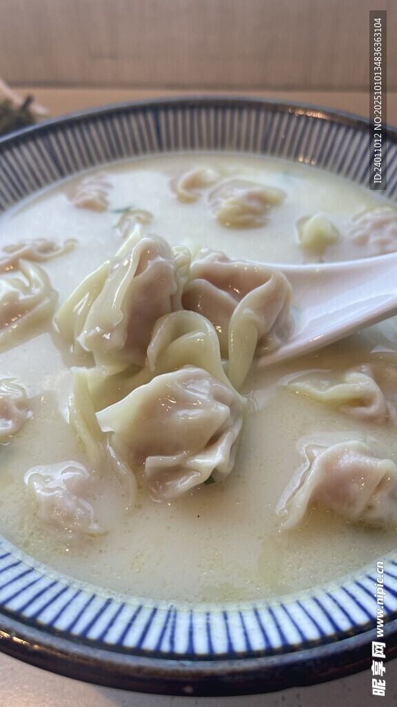 一碗美味馄饨汤